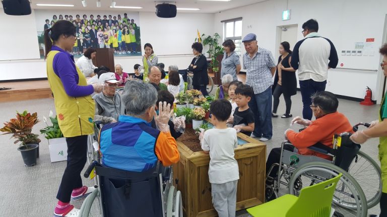 손끝으로 전하고 마음으로 나누는 원예활동